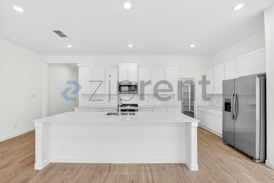 House for rent at 724 Demelza Dr, McKinney, TX 75069