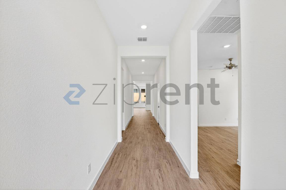 House for rent at 724 Demelza Dr, McKinney, TX 75069