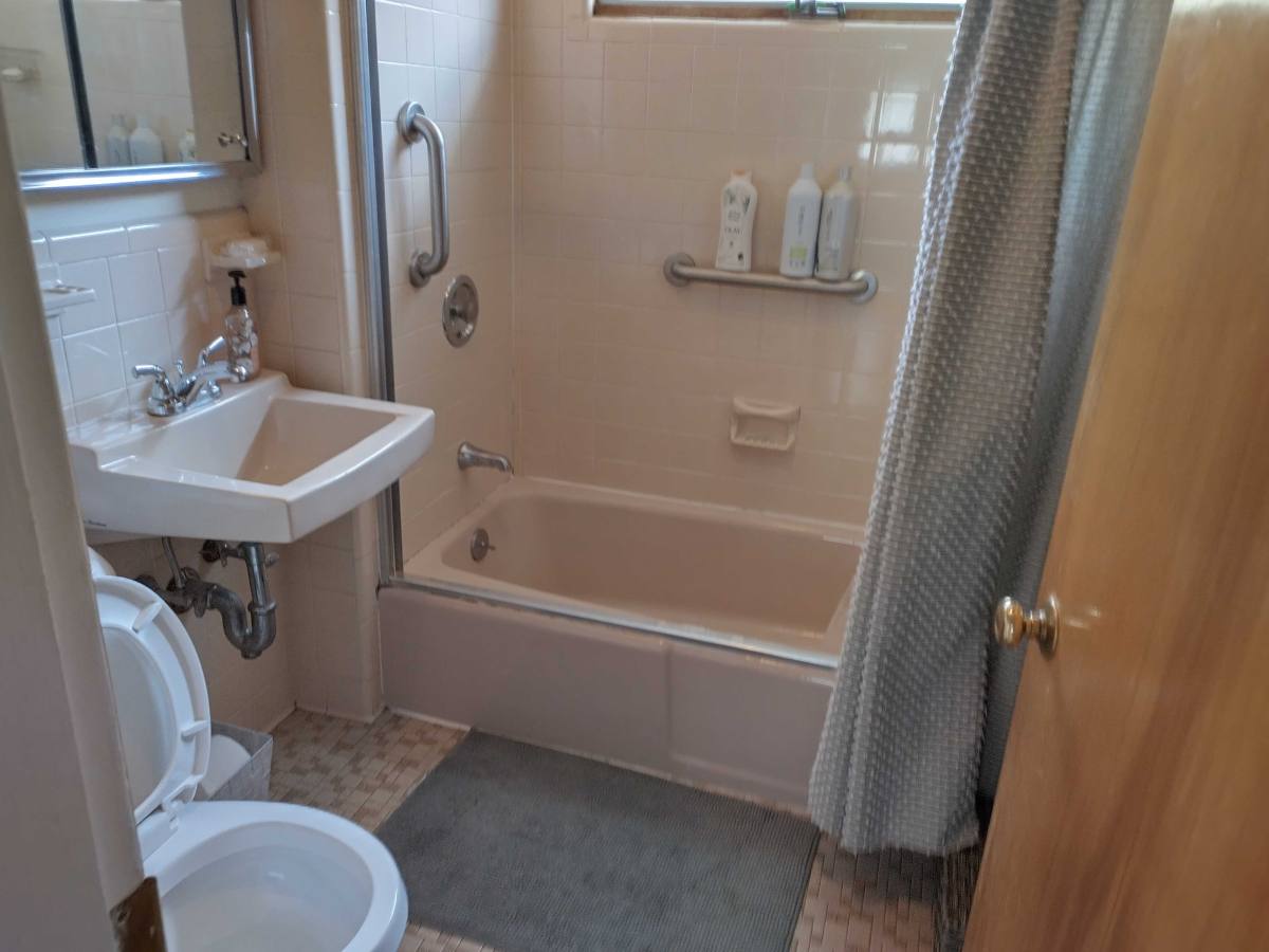 Apartment for rent at 93 Bartlett Ave #2, Belmont, MA 02478