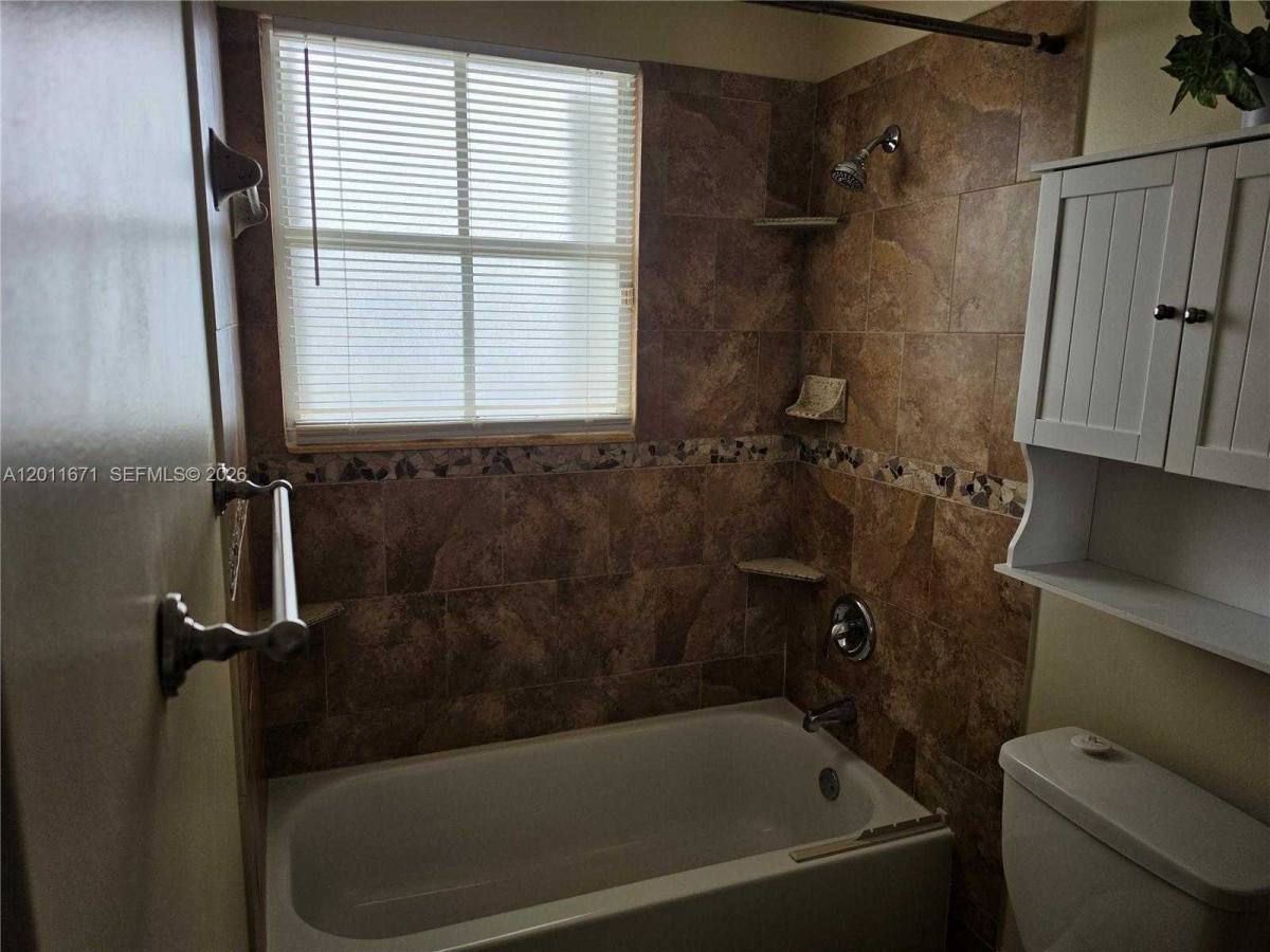 Apartment for rent at 6178 Buena Vista Dr, Pompano Beach, FL 33063