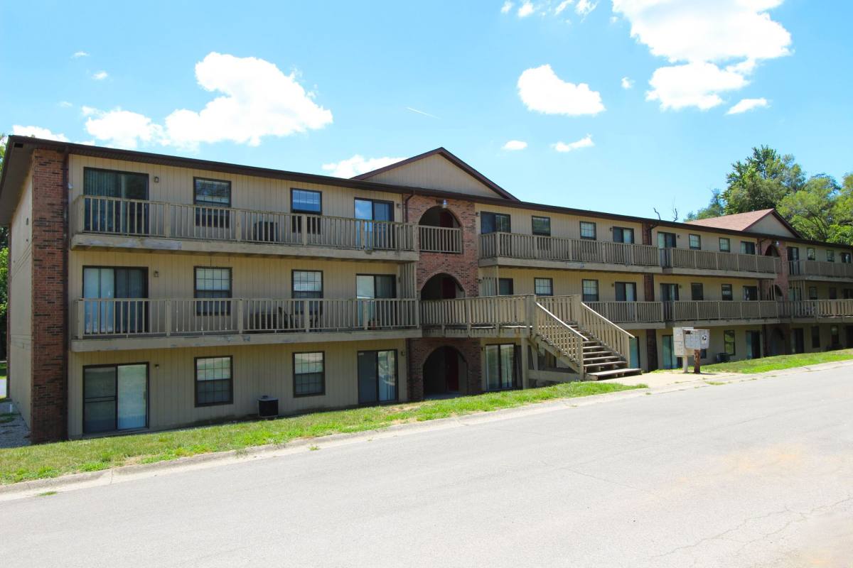 Apartment for rent at 1001 W Wayne St, Muncie, IN 47303