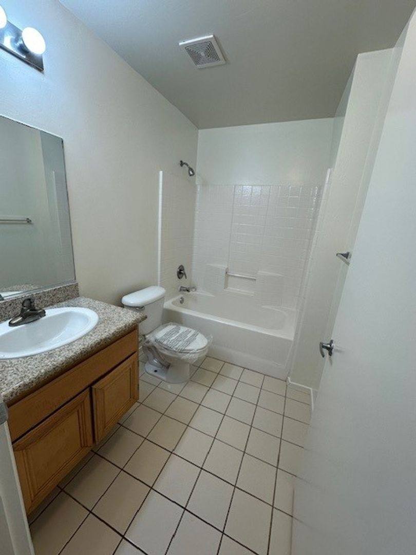 Apartment for rent at 600 Hosking Ave, Bakersfield, CA 93307