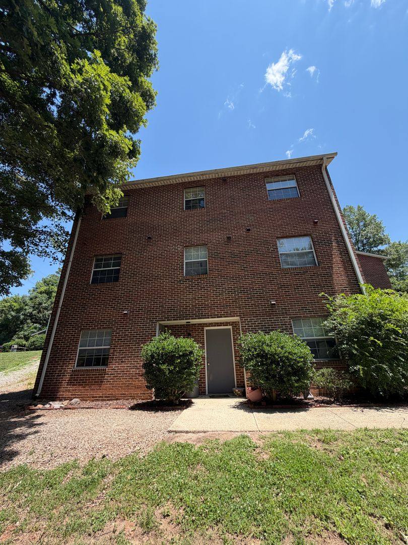 Apartment for rent at 3802 Lexington Dr, Raleigh, NC 27606