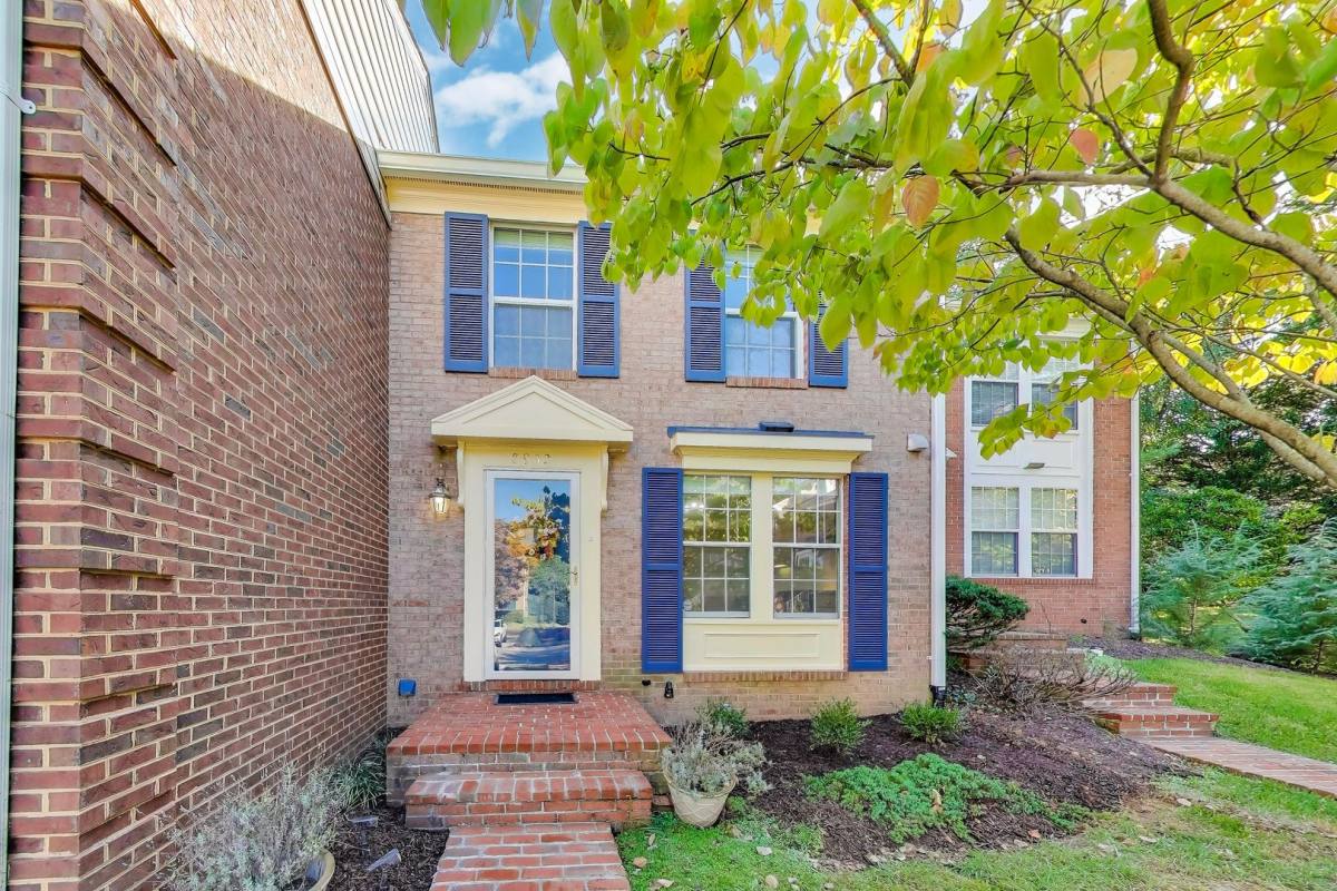 Townhouse for rent at 8932 Barrowgate Court, Potomac, MD 20854
