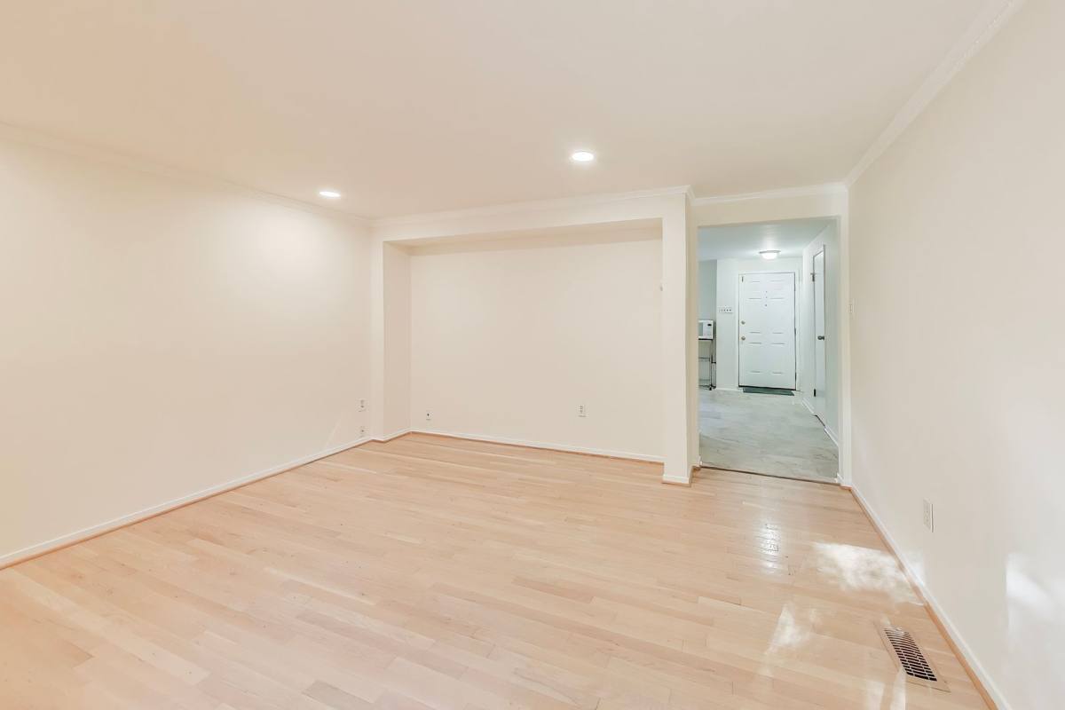 Townhouse for rent at 8932 Barrowgate Court, Potomac, MD 20854