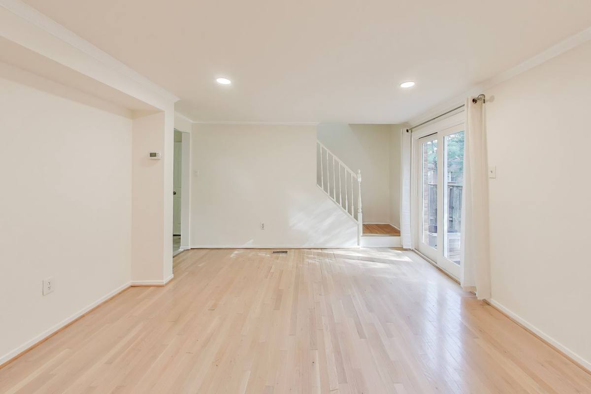 Townhouse for rent at 8932 Barrowgate Court, Potomac, MD 20854