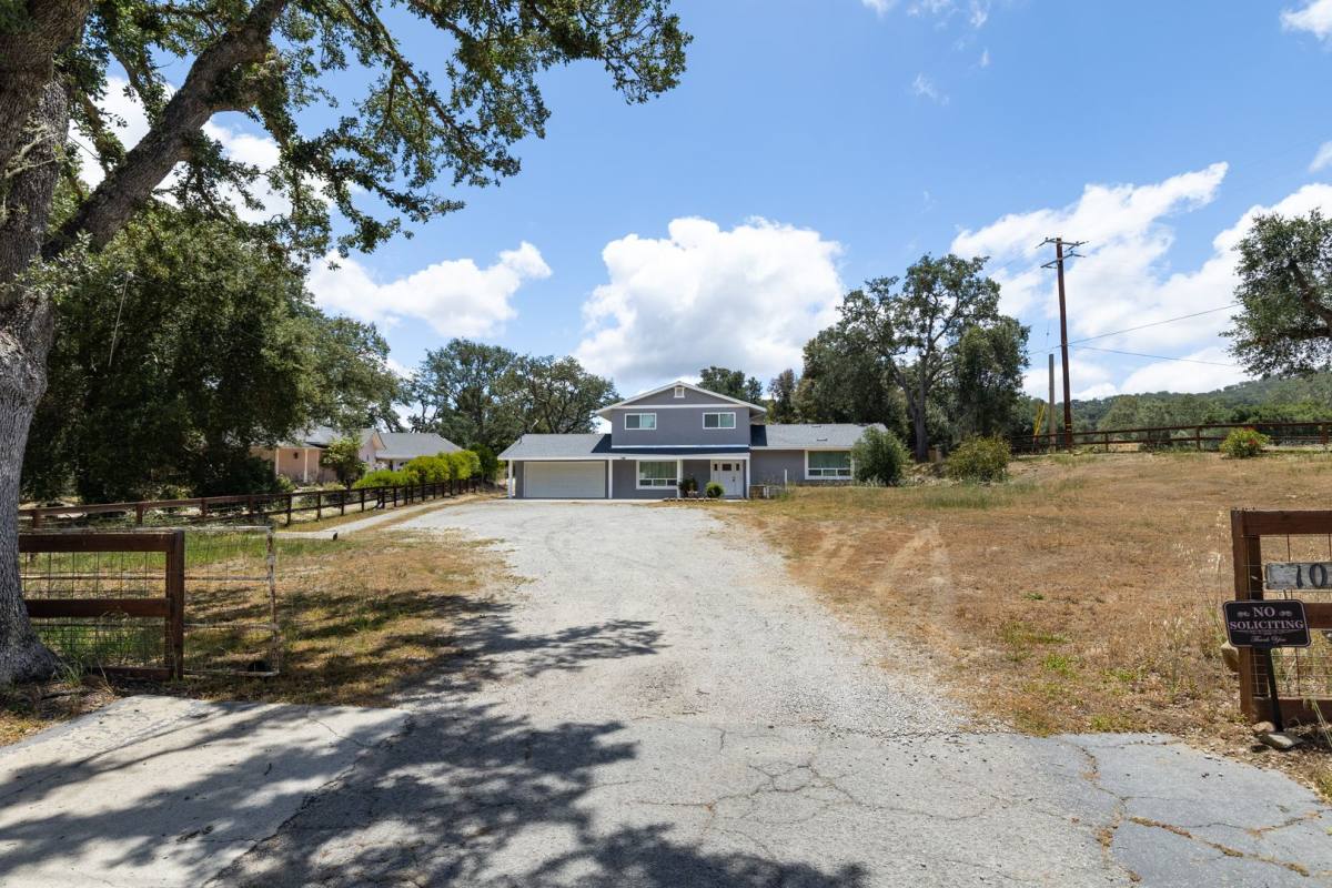 House for rent at 10065 Old Morro Rd E, Atascadero, CA 93422