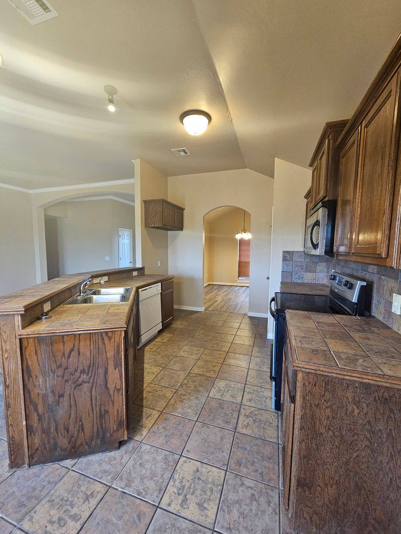 House for rent at 221 Dollina Court, Norman, OK 73069