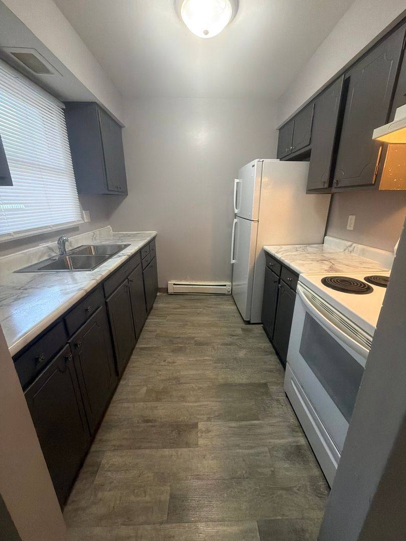 Apartment for rent at 967-969 S River St, Aurora, IL 60506