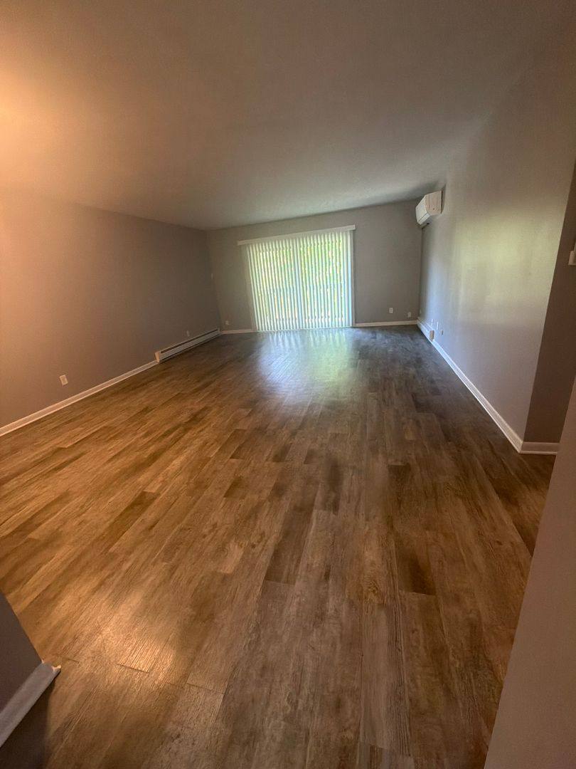 Apartment for rent at 967-969 S River St, Aurora, IL 60506