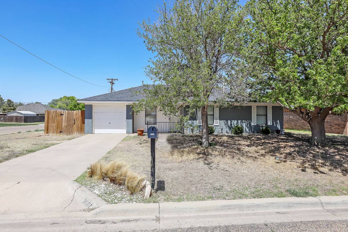 2601 17th Ave, Canyon, TX 79015 - House for Rent