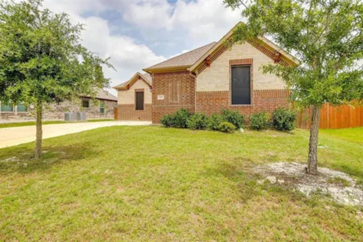 House for rent at 202 Camden St, Red Oak, TX 75154