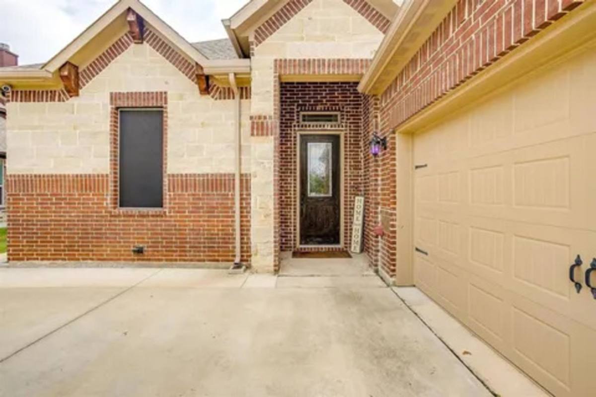 House for rent at 202 Camden St, Red Oak, TX 75154