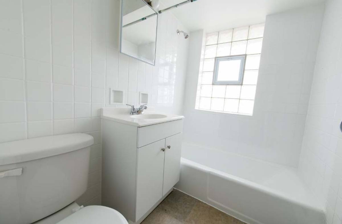 Apartment for rent at 1573 State St, Calumet City, IL 60409