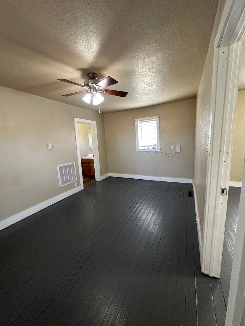 House for rent at 4331 S Polk St, Amarillo, TX 79110