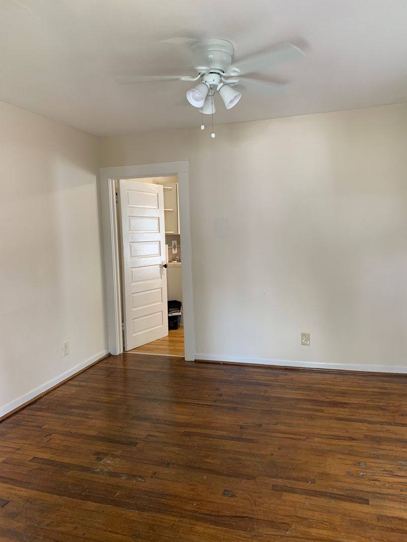 House for rent at 908 Pichard St, Greensboro, NC 27401