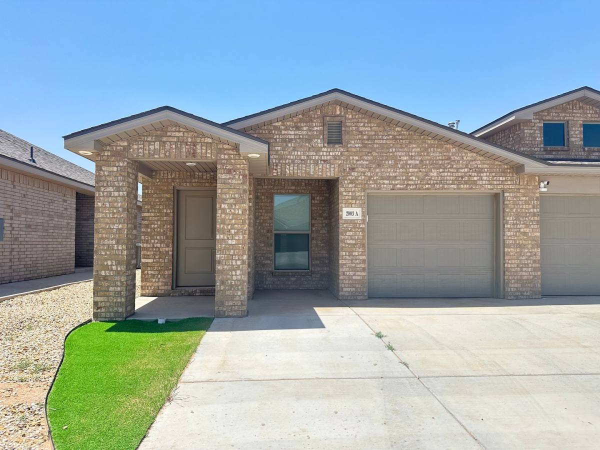 Townhouse for rent at 2003 Aberdeen Ave, Wolfforth, TX 79382
