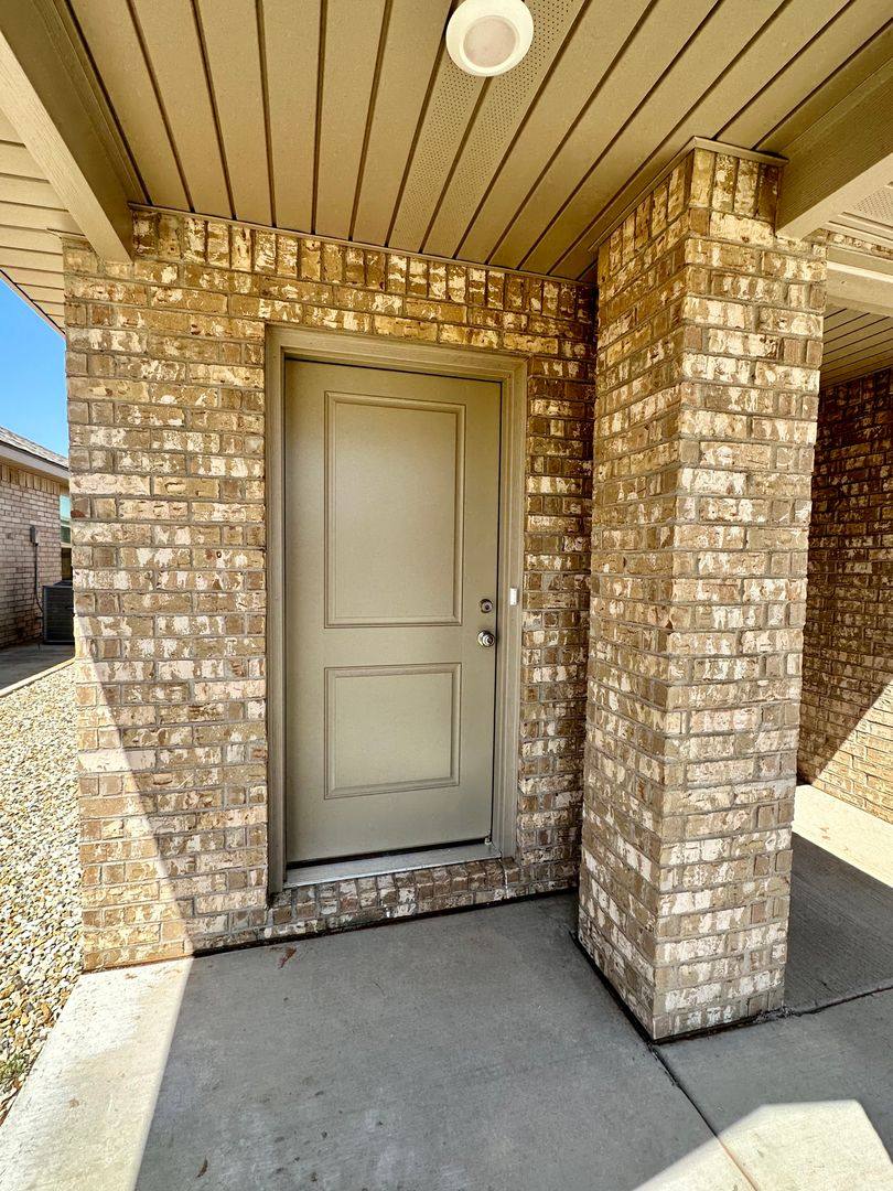 Townhouse for rent at 2003 Aberdeen Ave, Wolfforth, TX 79382
