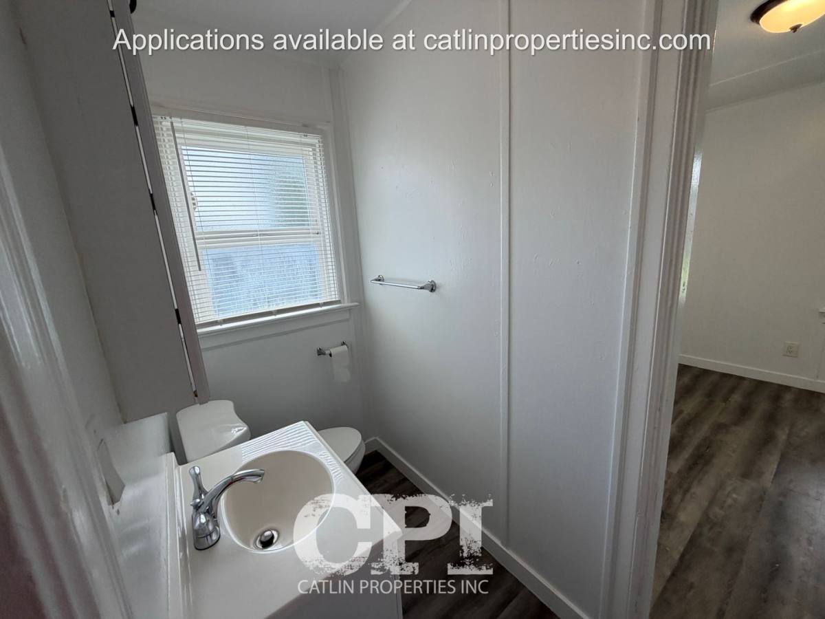 House for rent at 275 Baltimore St #DUPLEX-FAMILY, Longview, WA 98632