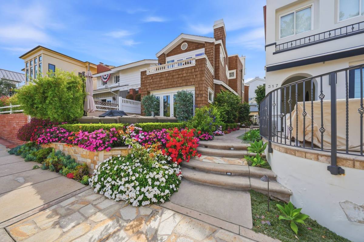 Condo for rent at 315 1 2 Goldenrod, Corona Del Mar, CA 92625