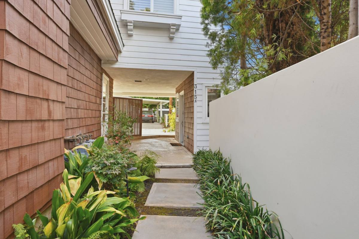 Condo for rent at 315 1 2 Goldenrod, Corona Del Mar, CA 92625