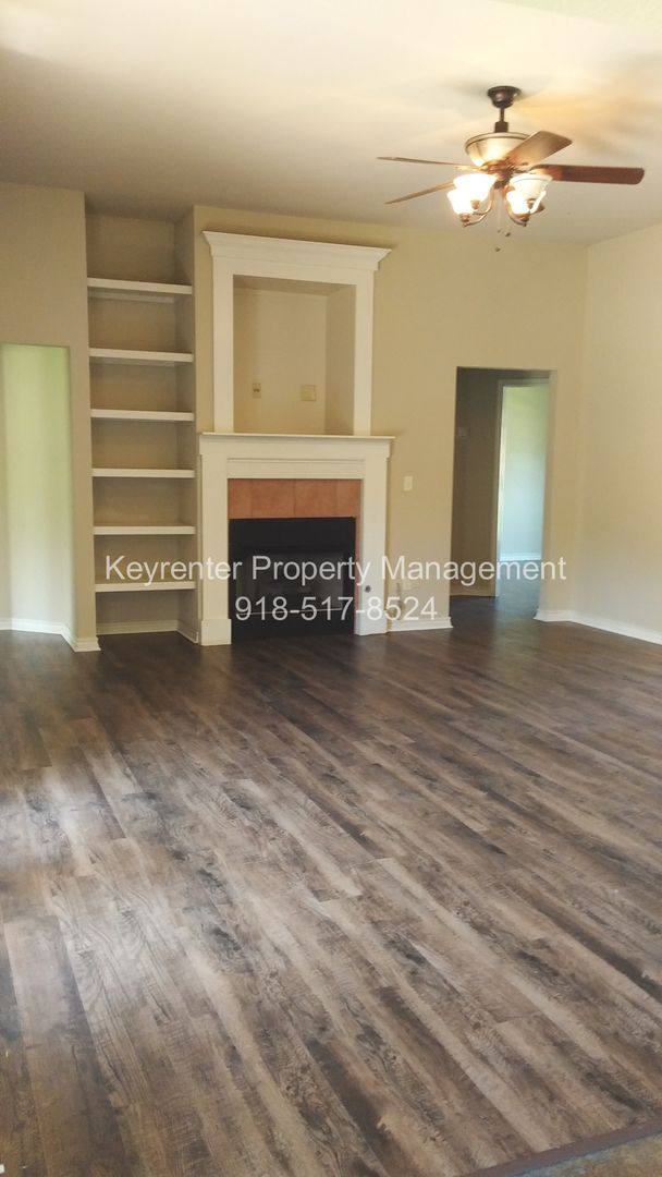 House for rent at 25620 Briar Dr, Claremore, OK 74019