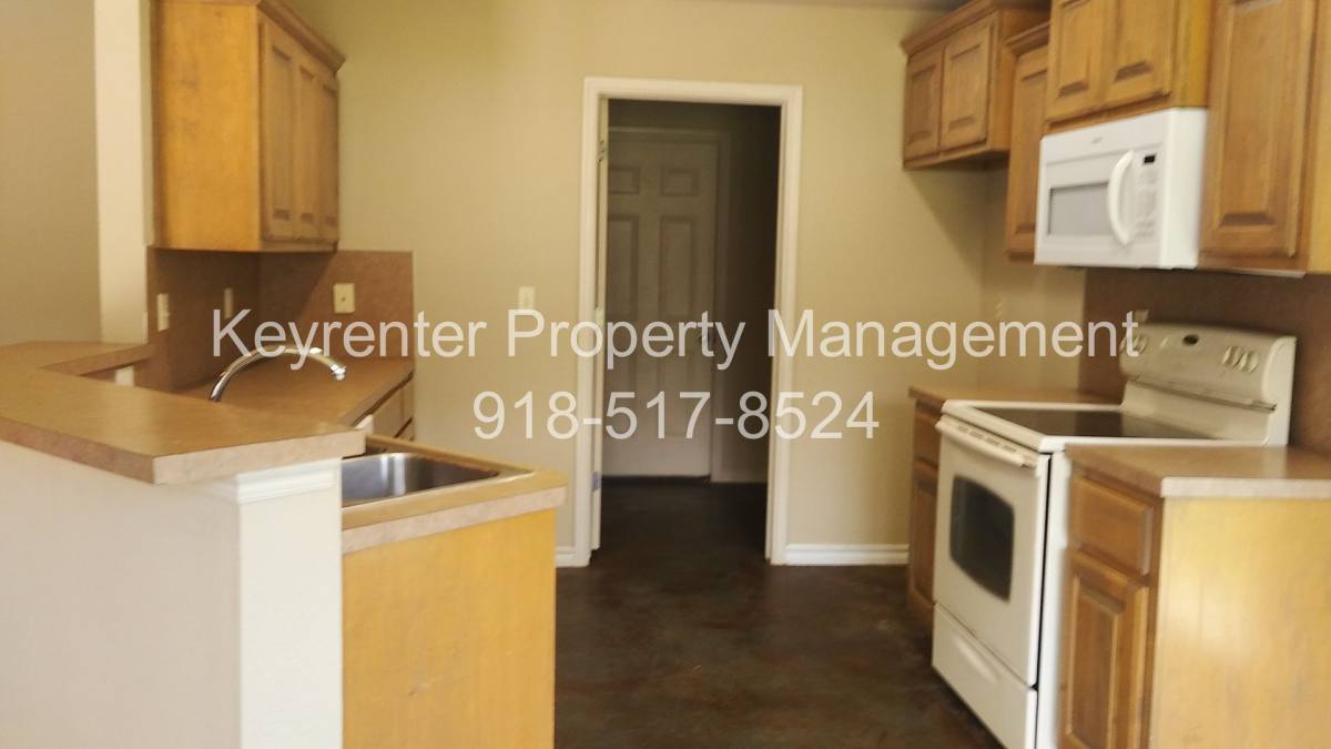 House for rent at 25620 Briar Dr, Claremore, OK 74019