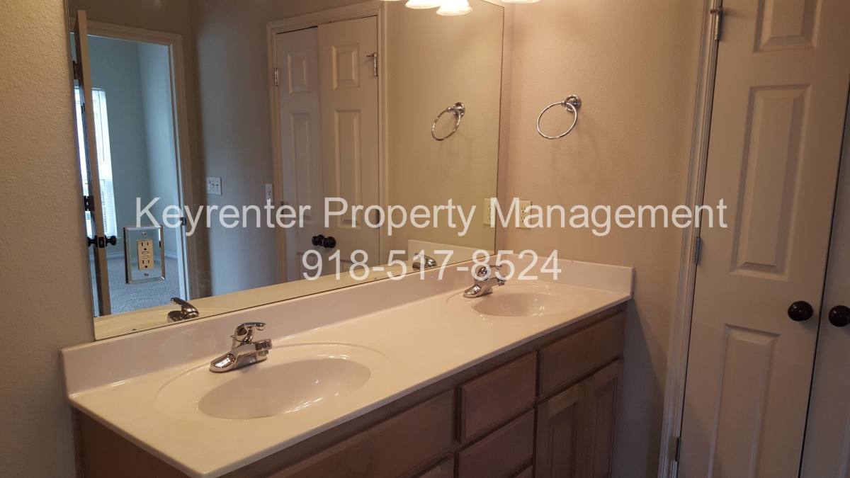 House for rent at 25620 Briar Dr, Claremore, OK 74019