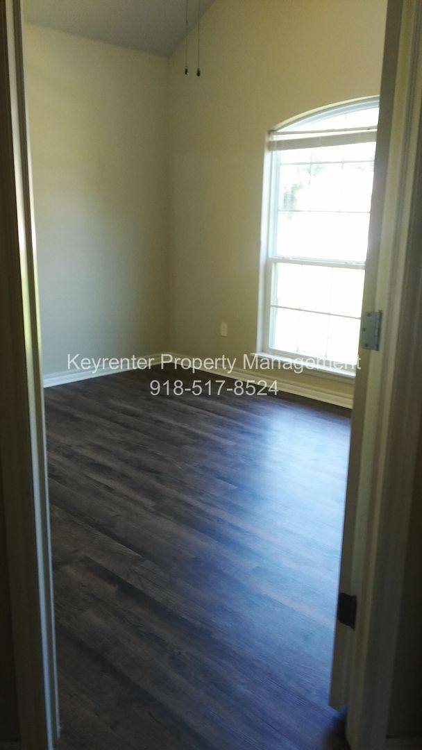 House for rent at 25620 Briar Dr, Claremore, OK 74019