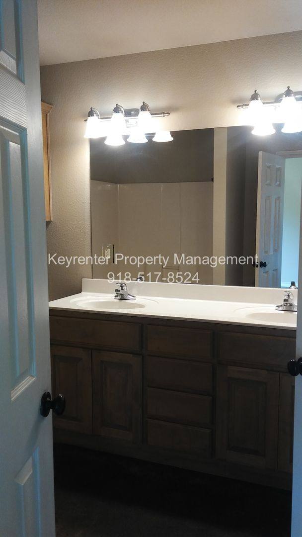 House for rent at 25620 Briar Dr, Claremore, OK 74019
