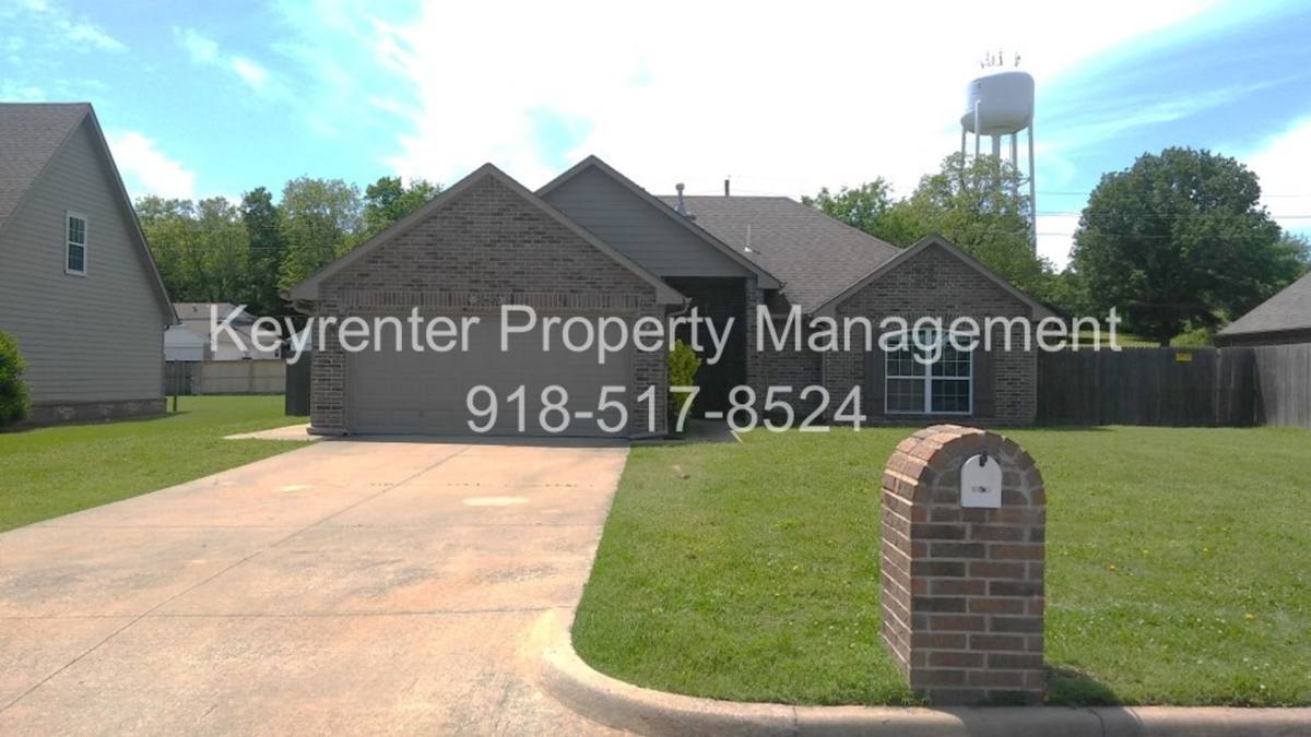 House for rent at 25620 Briar Dr, Claremore, OK 74019
