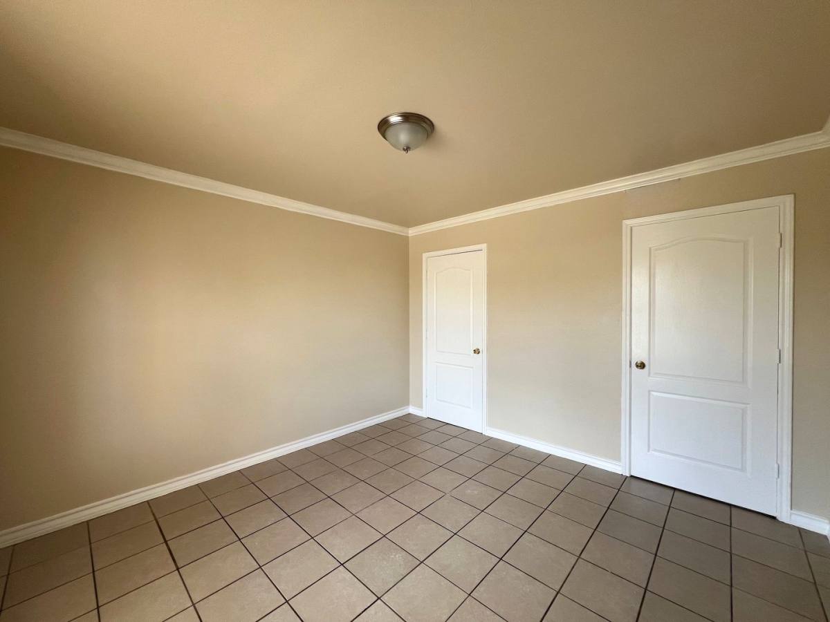 Apartment for rent at 301 E Locust St, Laredo, TX 78040