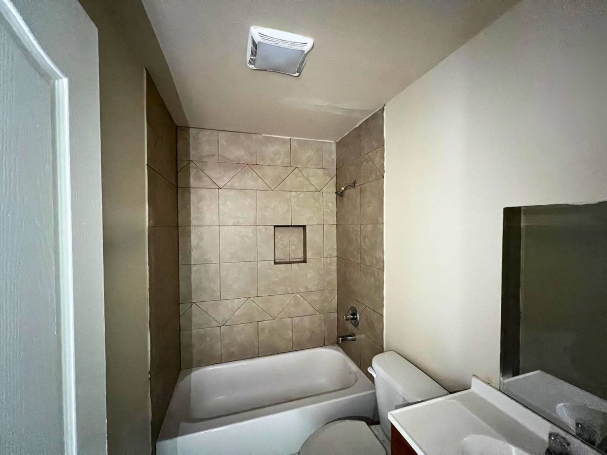 Apartment for rent at 301 E Locust St, Laredo, TX 78040