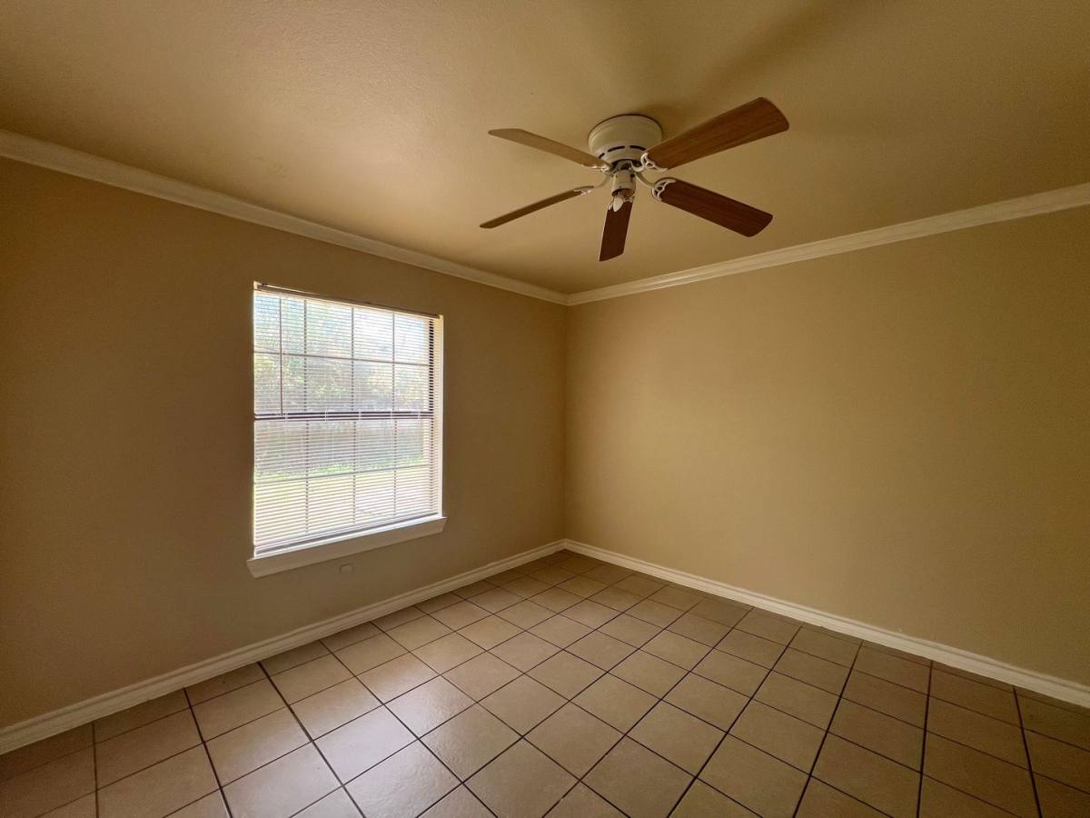 Apartment for rent at 301 E Locust St, Laredo, TX 78040
