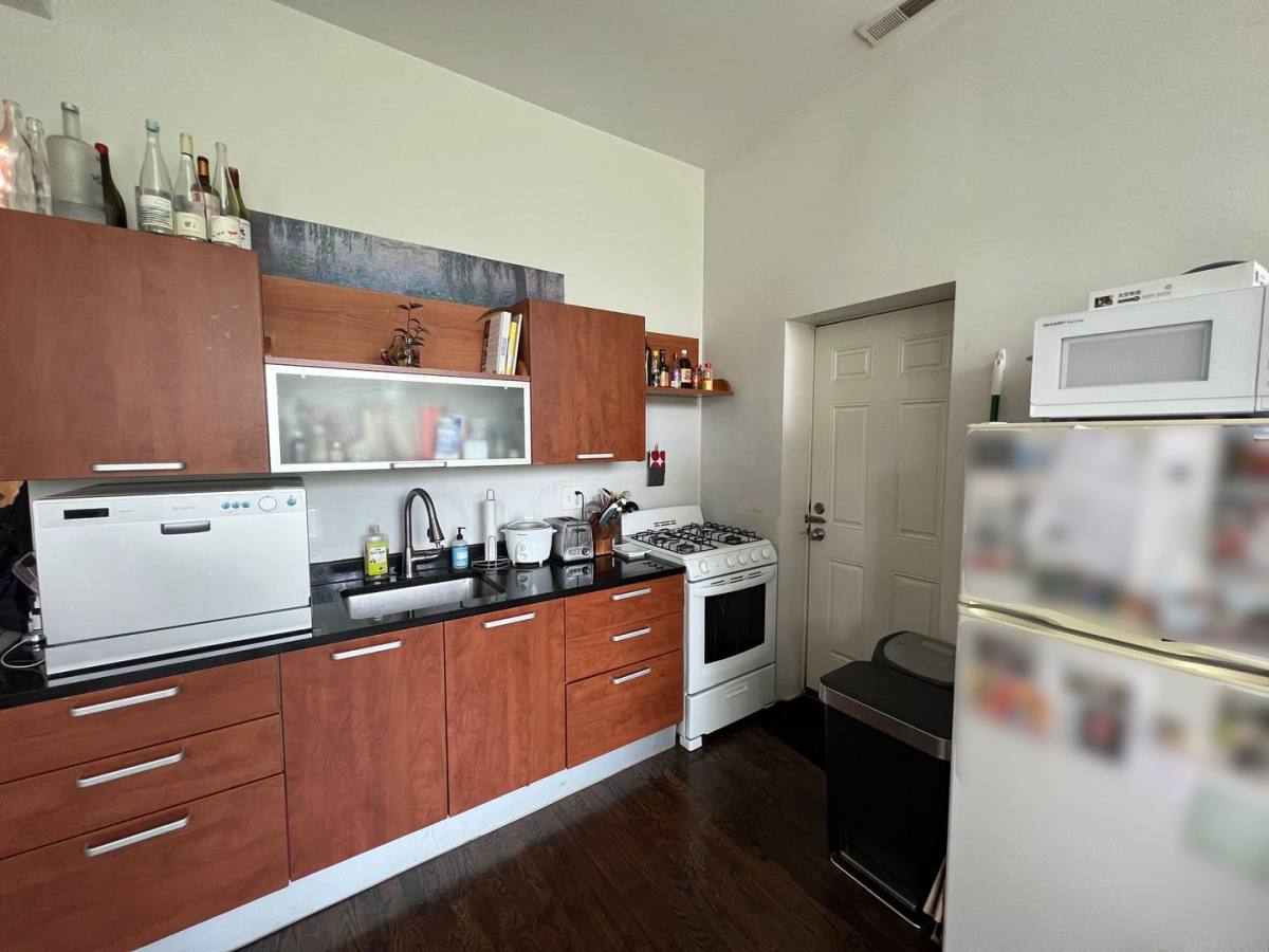 Apartment for rent at 2824 W Armitage Ave, Chicago, IL 60647