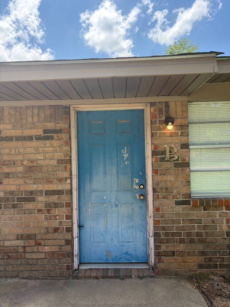 Apartment for rent at 205 N 37th St, Van Buren, AR 72956