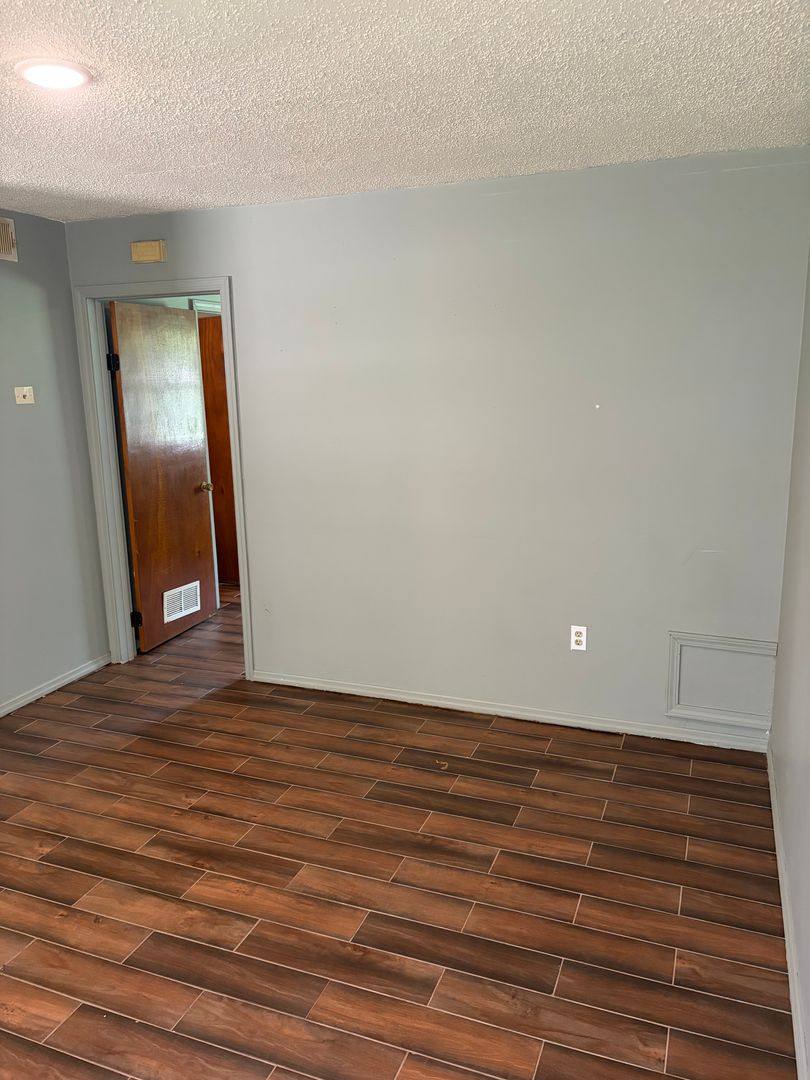 Apartment for rent at 205 N 37th St, Van Buren, AR 72956