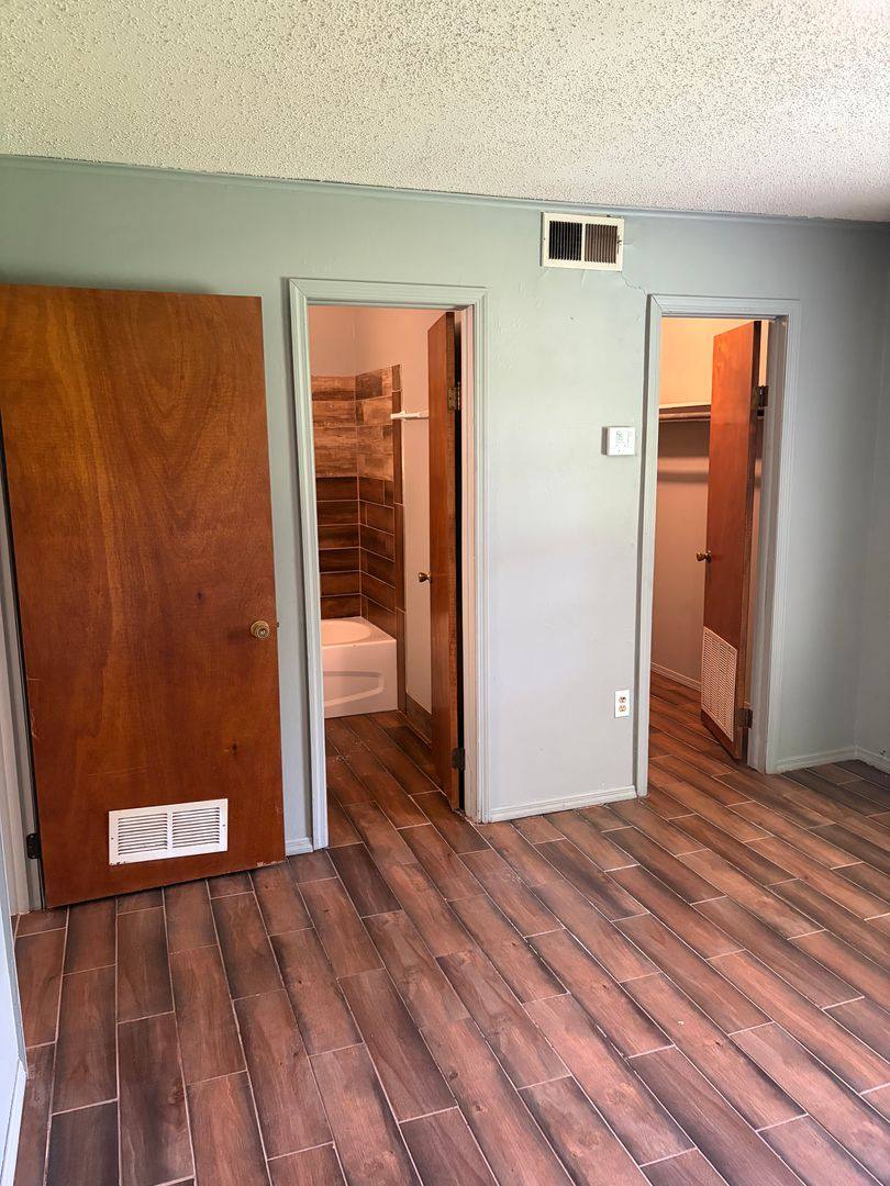Apartment for rent at 205 N 37th St, Van Buren, AR 72956