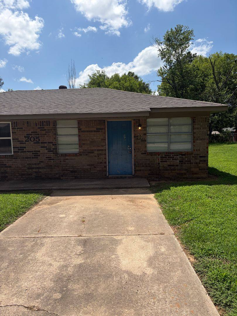 Apartment for rent at 205 N 37th St, Van Buren, AR 72956