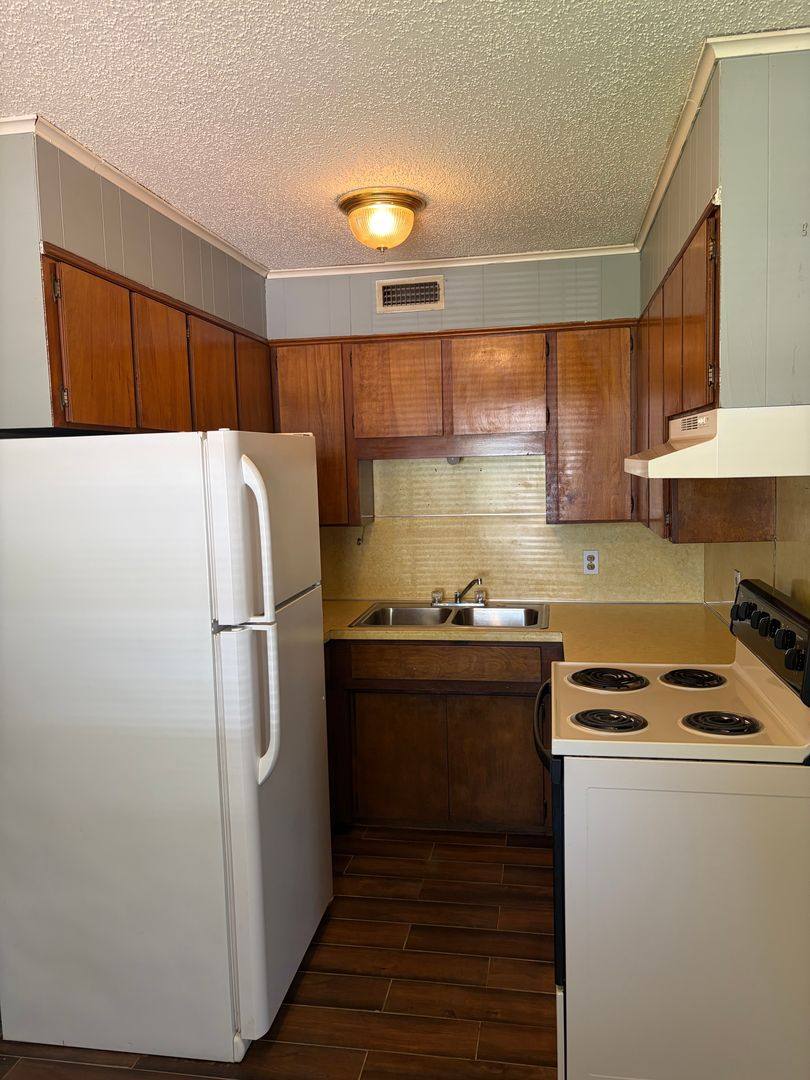 Apartment for rent at 205 N 37th St, Van Buren, AR 72956
