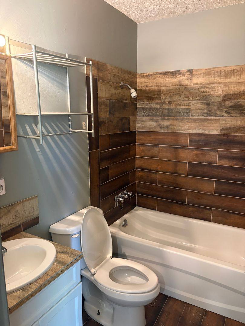 Apartment for rent at 205 N 37th St, Van Buren, AR 72956
