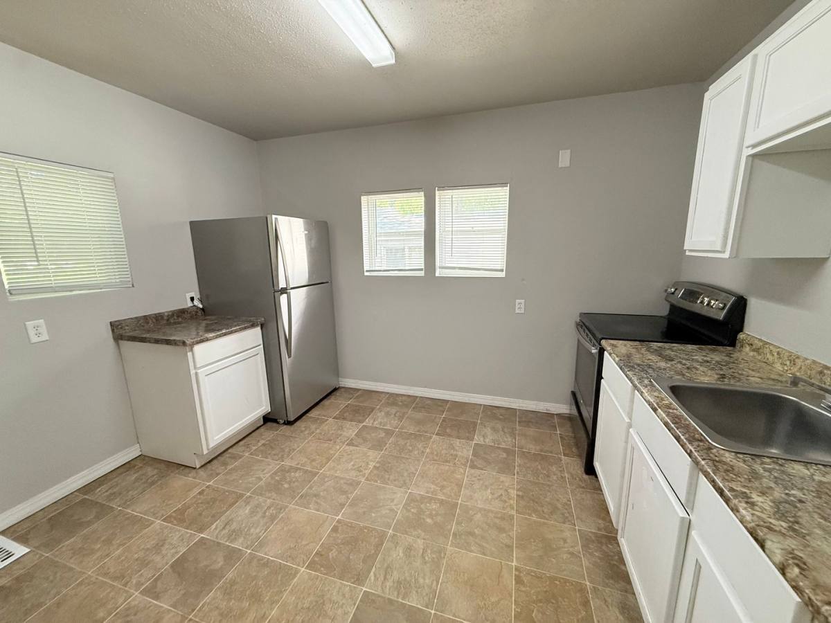 House for rent at 1002 4th Ave S, Moorhead, MN 56560