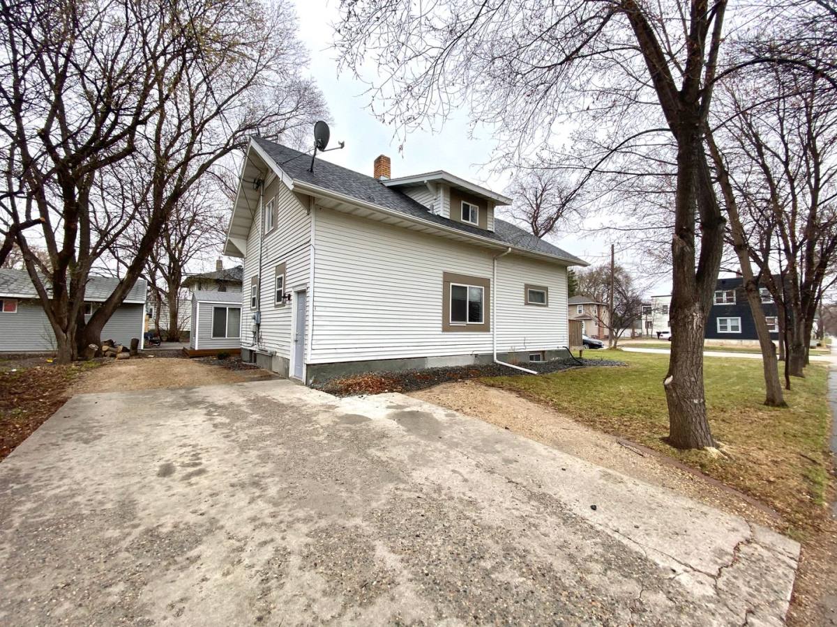 House for rent at 1002 4th Ave S, Moorhead, MN 56560