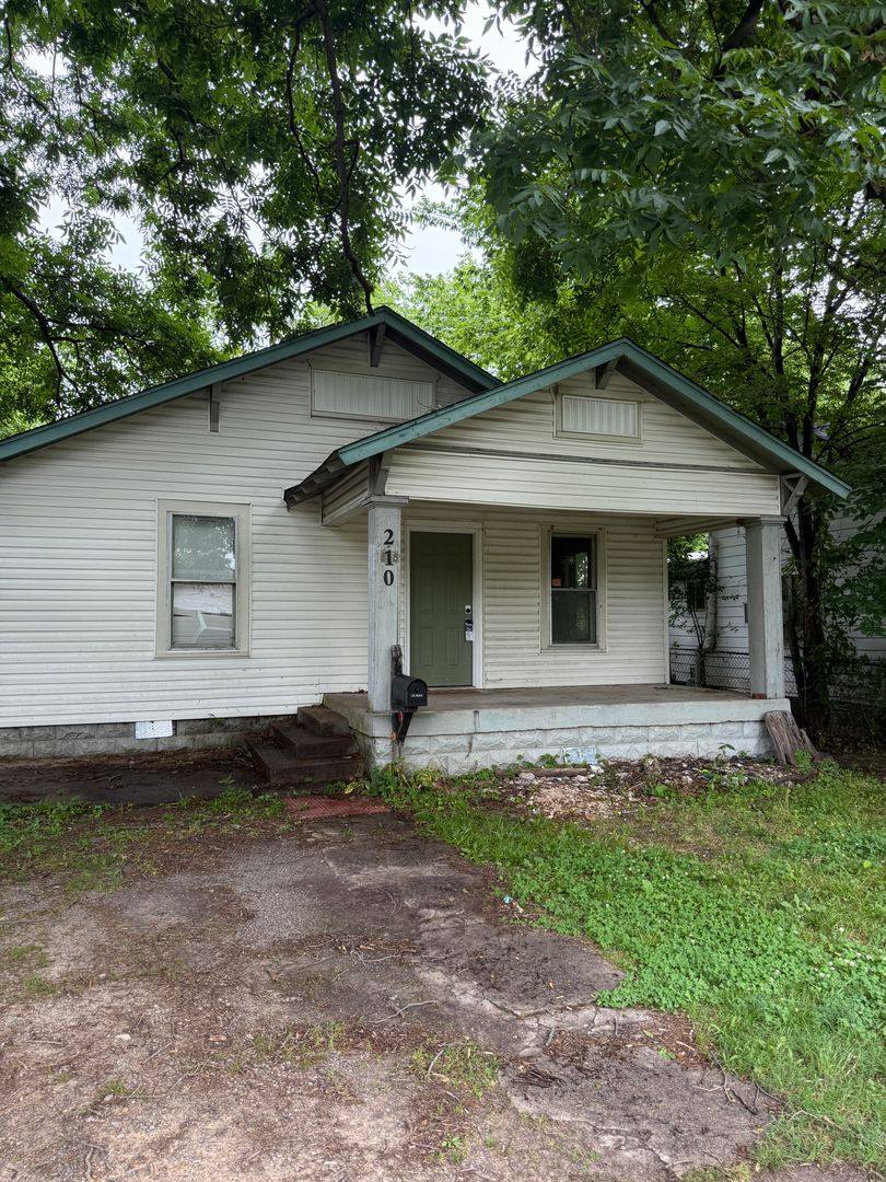 House for rent at 210 N 19th St, Van Buren, AR 72956
