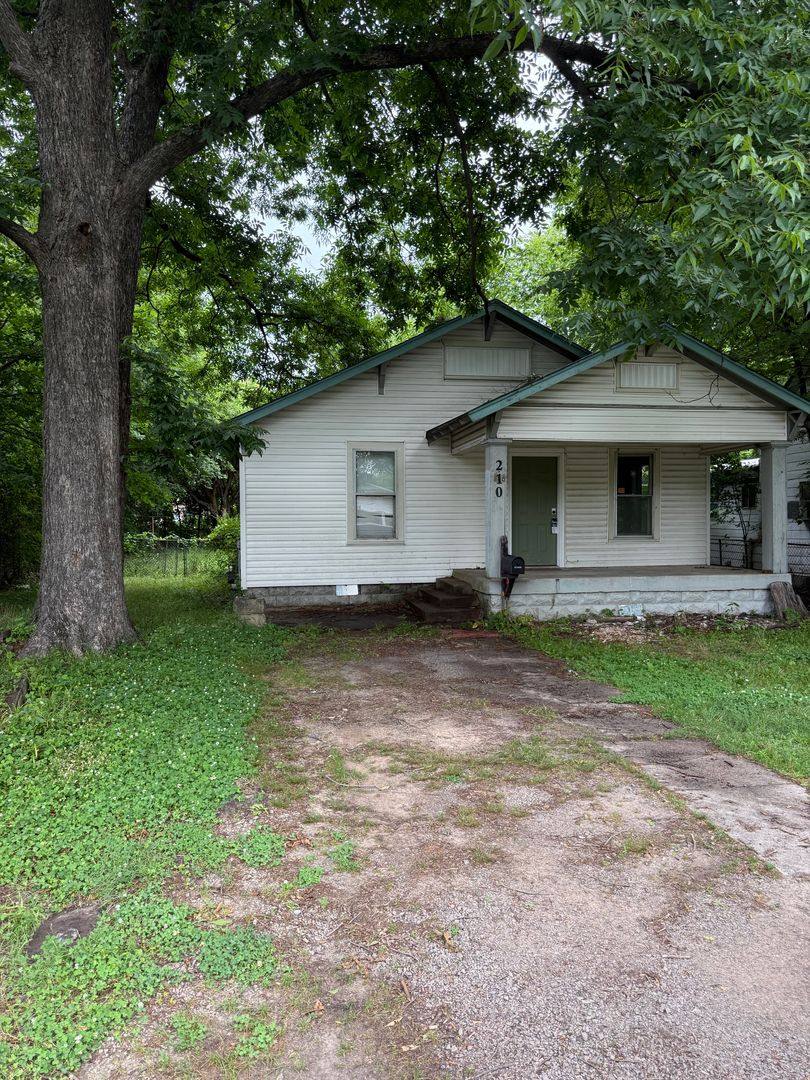 House for rent at 210 N 19th St, Van Buren, AR 72956