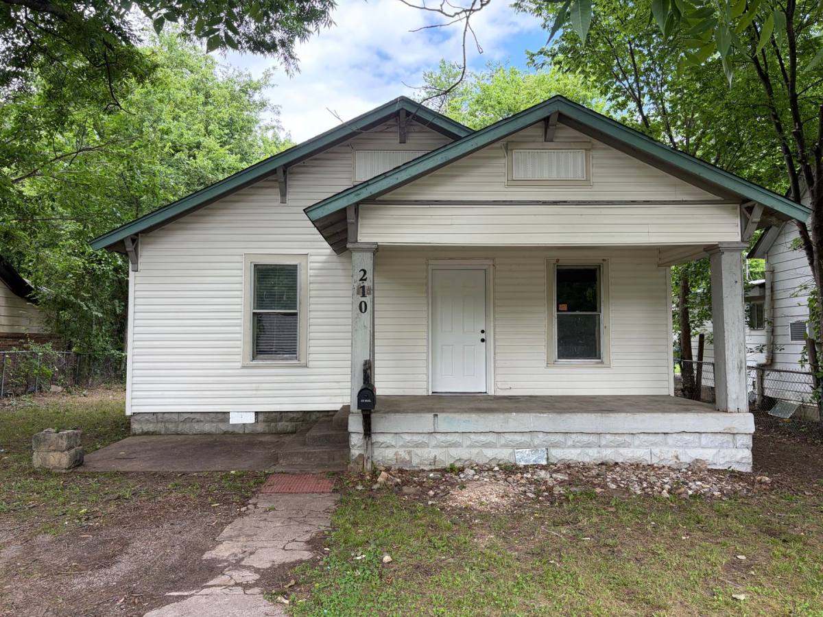 House for rent at 210 N 19th St, Van Buren, AR 72956