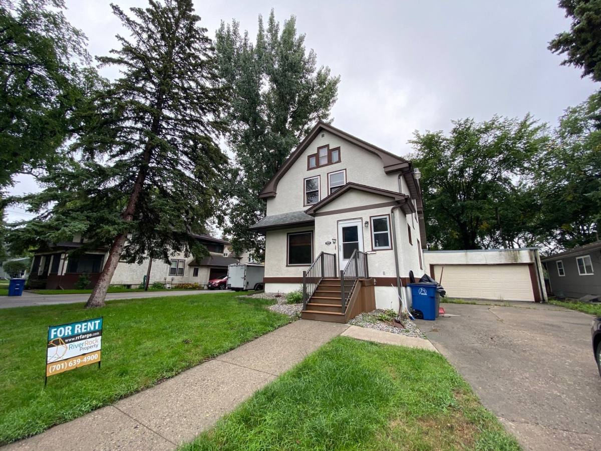 House for rent at 819 7th Ave S, Moorhead, MN 56560