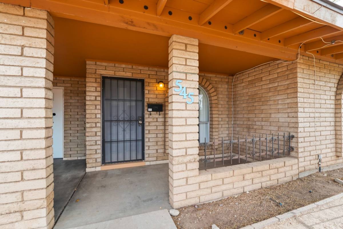 House for rent at 545 E Brown Rd, Mesa, AZ 85203