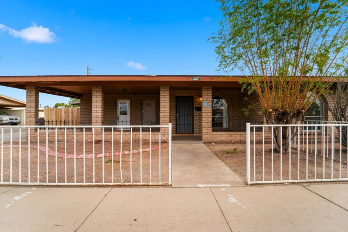 House for rent at 545 E Brown Rd, Mesa, AZ 85203
