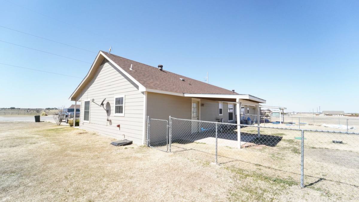 House for rent at 327 S Blue Jay Court, Weatherford, TX 76088